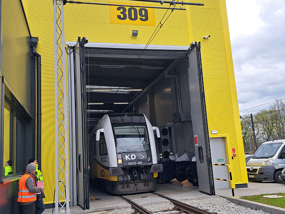 industrial doors for trains, trams & transport