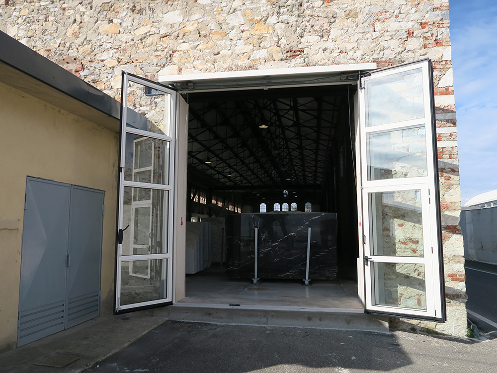 industrial doors for the storage sector